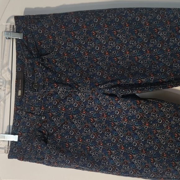 Levi size 8 (29x32) floral print jeans - Picture 3 of 5